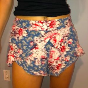 FLORAL CLOTH LAYERED SHORTS